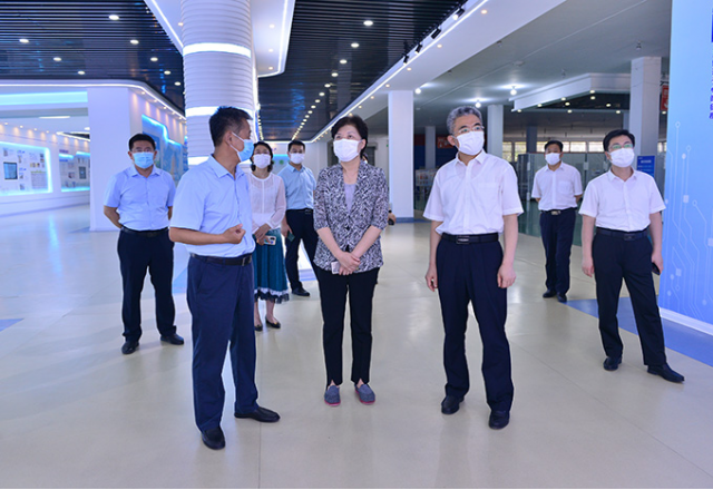 濟(jì)寧市政協(xié)主席、黨組書(shū)記霍媛媛到新風(fēng)光公司調(diào)研